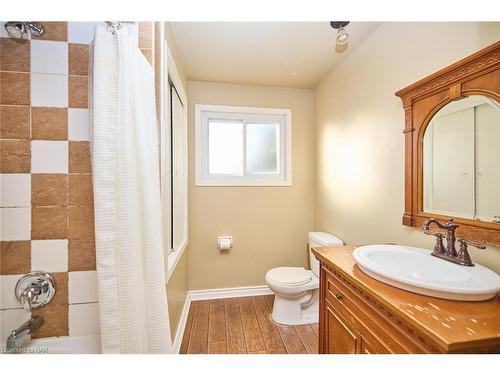 1463 Phillips Street, Fort Erie, ON - Indoor Photo Showing Bathroom