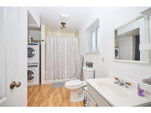 1463 Phillips Street, Fort Erie, ON - Indoor Photo Showing Bathroom