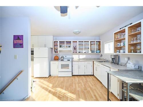 1463 Phillips Street, Fort Erie, ON - Indoor Photo Showing Kitchen