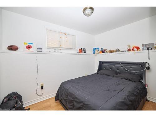 1463 Phillips Street, Fort Erie, ON - Indoor Photo Showing Bedroom