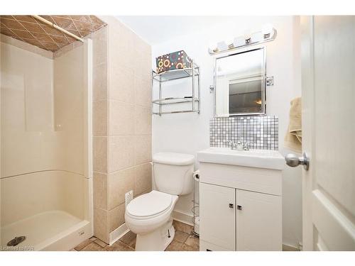 1463 Phillips Street, Fort Erie, ON - Indoor Photo Showing Bathroom