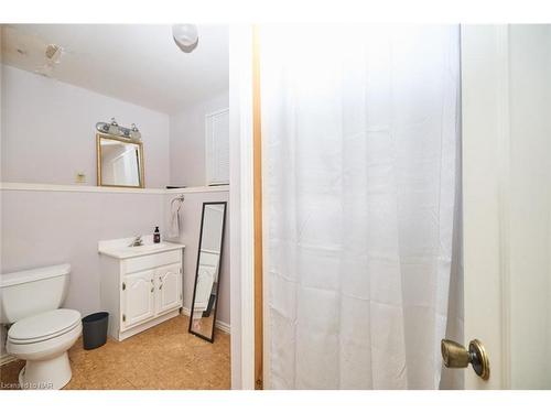 1463 Phillips Street, Fort Erie, ON - Indoor Photo Showing Bathroom