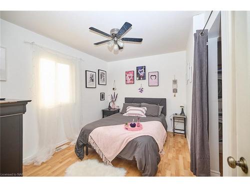 1463 Phillips Street, Fort Erie, ON - Indoor Photo Showing Bedroom