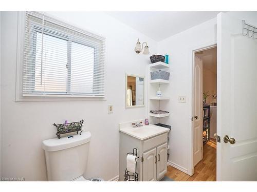 1463 Phillips Street, Fort Erie, ON - Indoor Photo Showing Bathroom