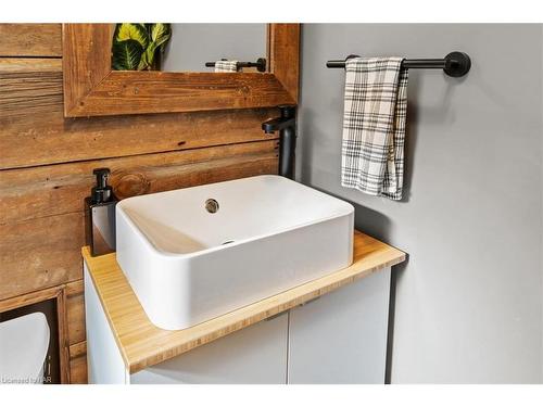 16 Hazelwood Avenue, Grimsby, ON - Indoor Photo Showing Bathroom