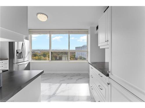 1008-3 Towering Heights Boulevard, St. Catharines, ON - Indoor Photo Showing Kitchen