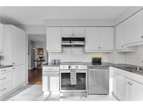 1008-3 Towering Heights Boulevard, St. Catharines, ON - Indoor Photo Showing Kitchen With Upgraded Kitchen