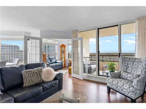 1008-3 Towering Heights Boulevard, St. Catharines, ON - Indoor Photo Showing Living Room