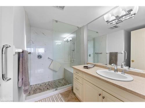 1008-3 Towering Heights Boulevard, St. Catharines, ON - Indoor Photo Showing Bathroom