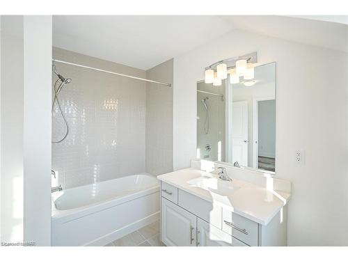 54 Beachwalk Crescent, Crystal Beach, ON - Indoor Photo Showing Bathroom