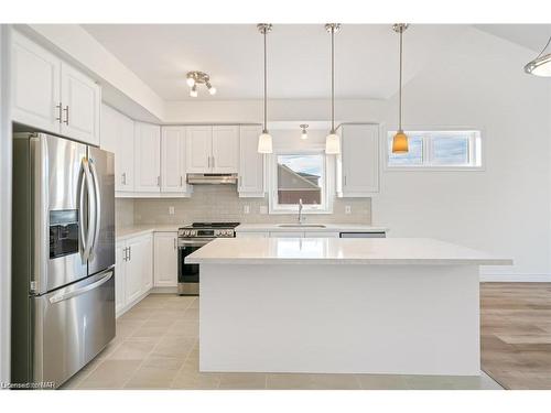 54 Beachwalk Crescent, Crystal Beach, ON - Indoor Photo Showing Kitchen With Upgraded Kitchen