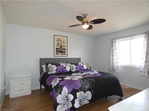 6519 Harper Drive, Niagara Falls, ON - Indoor Photo Showing Bedroom