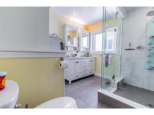 6519 Harper Drive, Niagara Falls, ON - Indoor Photo Showing Bathroom