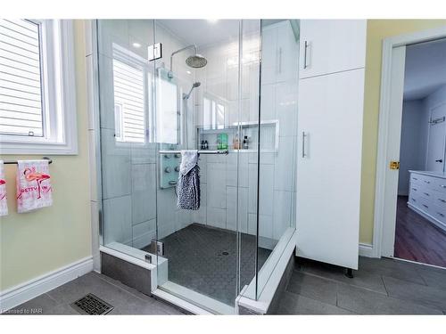 6519 Harper Drive, Niagara Falls, ON - Indoor Photo Showing Bathroom