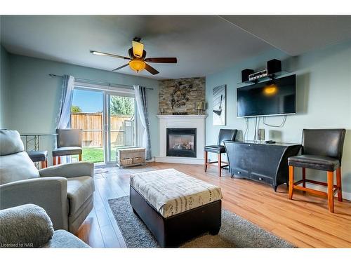 6519 Harper Drive, Niagara Falls, ON - Indoor Photo Showing Living Room With Fireplace