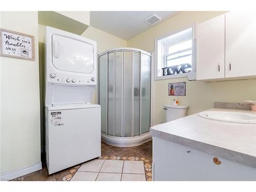 6519 Harper Drive, Niagara Falls, ON - Indoor Photo Showing Laundry Room