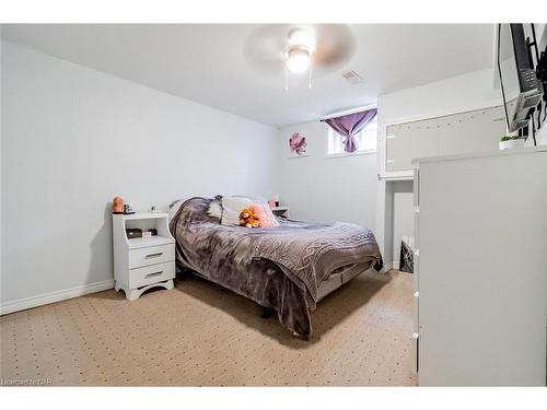 6519 Harper Drive, Niagara Falls, ON - Indoor Photo Showing Bedroom