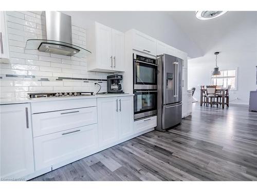 6519 Harper Drive, Niagara Falls, ON - Indoor Photo Showing Kitchen