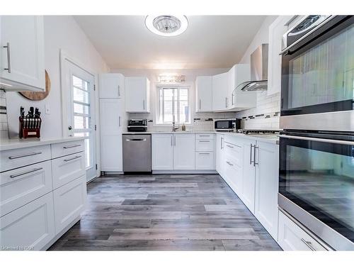 6519 Harper Drive, Niagara Falls, ON - Indoor Photo Showing Kitchen