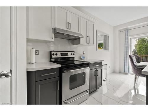 119 Candlewood Drive, Stoney Creek, ON - Indoor Photo Showing Kitchen