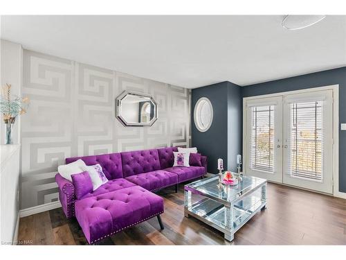 119 Candlewood Drive, Stoney Creek, ON - Indoor Photo Showing Living Room