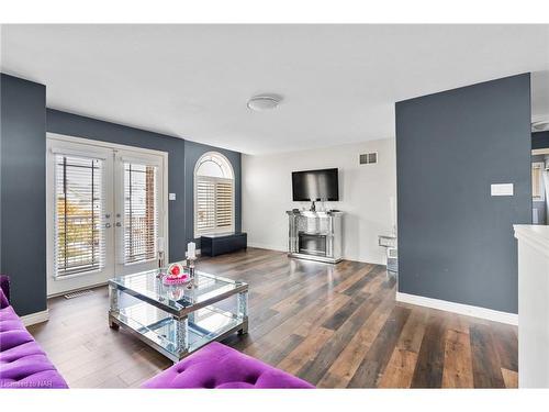 119 Candlewood Drive, Stoney Creek, ON - Indoor Photo Showing Living Room