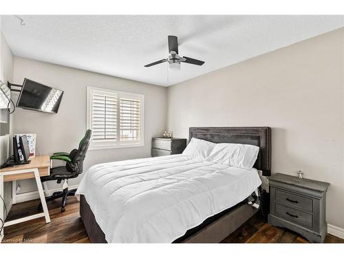 119 Candlewood Drive, Stoney Creek, ON - Indoor Photo Showing Bedroom