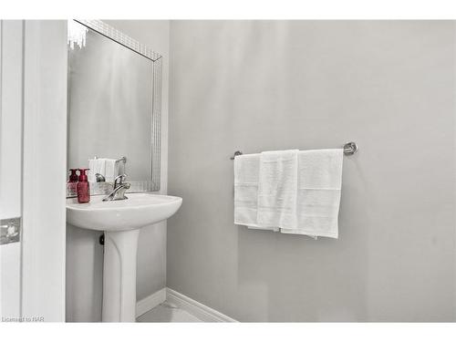 119 Candlewood Drive, Stoney Creek, ON - Indoor Photo Showing Bathroom