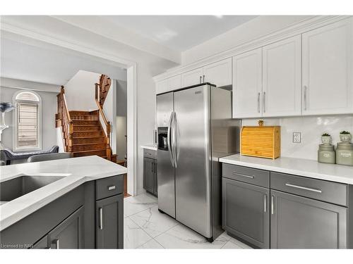 119 Candlewood Drive, Stoney Creek, ON - Indoor Photo Showing Kitchen