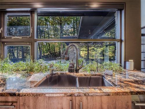 1925 Hansler Street, Fonthill, ON - Indoor Photo Showing Kitchen