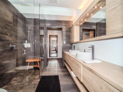 1925 Hansler Street, Fonthill, ON - Indoor Photo Showing Bathroom