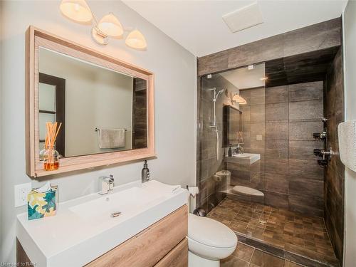 1925 Hansler Street, Fonthill, ON - Indoor Photo Showing Bathroom