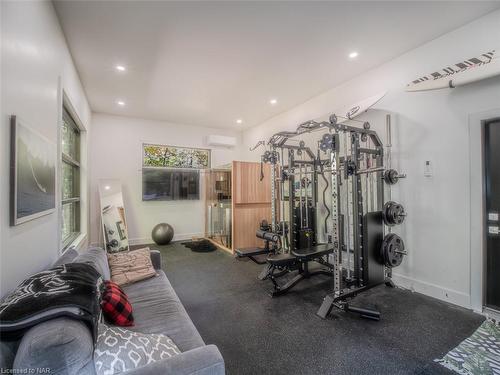 1925 Hansler Street, Fonthill, ON - Indoor Photo Showing Gym Room