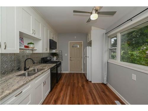 72 Wakelin Terrace, St. Catharines, ON - Indoor Photo Showing Kitchen With Double Sink