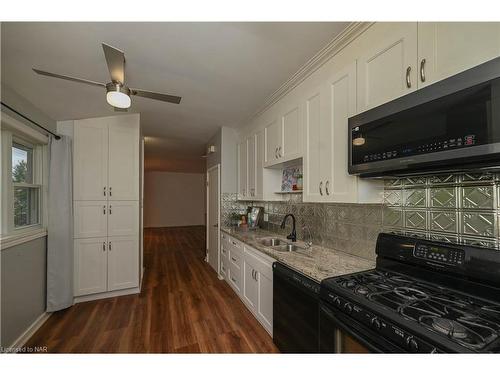 72 Wakelin Terrace, St. Catharines, ON - Indoor Photo Showing Kitchen With Double Sink