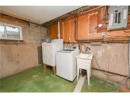 72 Wakelin Terrace, St. Catharines, ON - Indoor Photo Showing Laundry Room