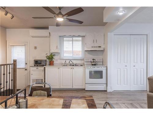 6631 Dawson Street, Niagara Falls, ON - Indoor Photo Showing Kitchen With Double Sink