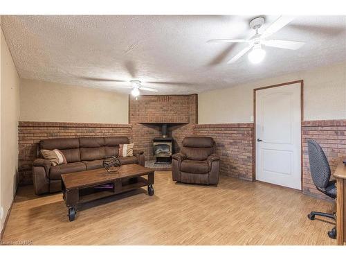 6631 Dawson Street, Niagara Falls, ON - Indoor With Fireplace