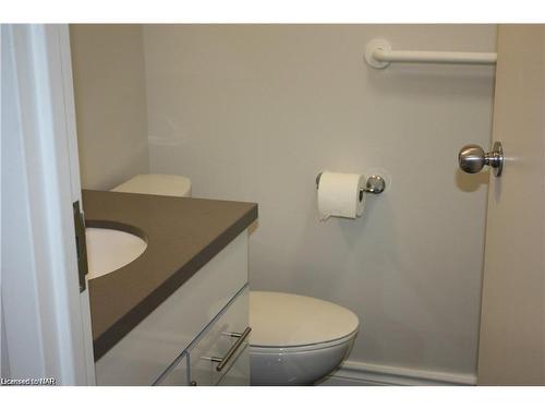 2-238 Bertie Street, Fort Erie, ON - Indoor Photo Showing Bathroom