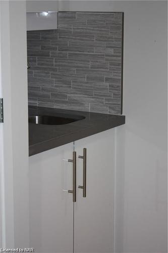 2-238 Bertie Street, Fort Erie, ON - Indoor Photo Showing Kitchen