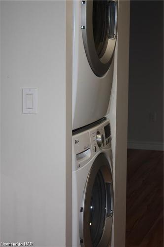 2-238 Bertie Street, Fort Erie, ON - Indoor Photo Showing Laundry Room