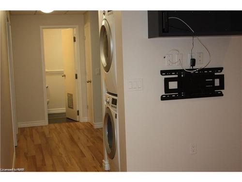 2-238 Bertie Street, Fort Erie, ON - Indoor Photo Showing Laundry Room