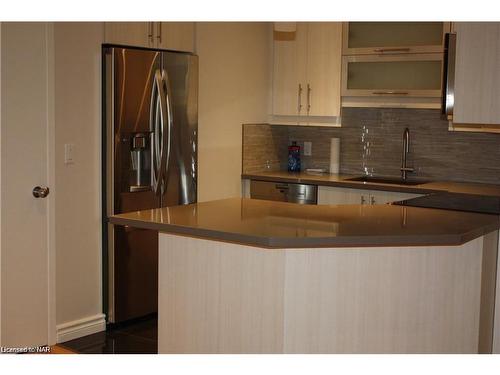 2-238 Bertie Street, Fort Erie, ON - Indoor Photo Showing Kitchen