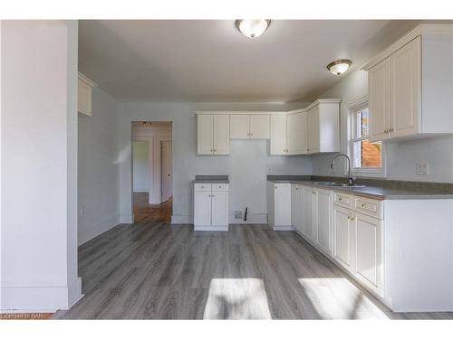 1408 Garrison Road, Fort Erie, ON - Indoor Photo Showing Kitchen With Double Sink