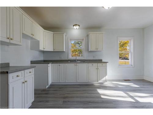 1408 Garrison Road, Fort Erie, ON - Indoor Photo Showing Kitchen