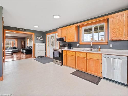 4426 Netherby Road, Welland, ON - Indoor Photo Showing Kitchen