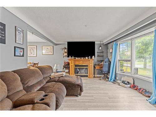 70 Rolling Acres Drive, Welland, ON - Indoor Photo Showing Living Room With Fireplace