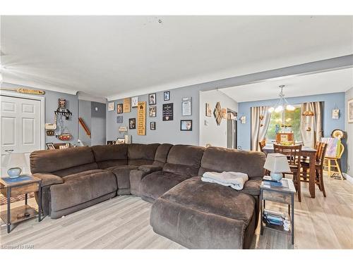 70 Rolling Acres Drive, Welland, ON - Indoor Photo Showing Living Room