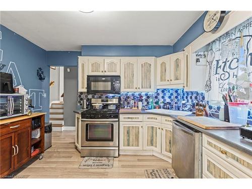 70 Rolling Acres Drive, Welland, ON - Indoor Photo Showing Kitchen