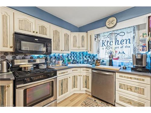 70 Rolling Acres Drive, Welland, ON - Indoor Photo Showing Kitchen